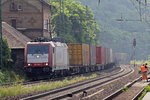 185 590-7 durchfährt Kaub 27.7.2016