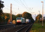 Die Cobra 2829 kommt die Kohlscheider-Rampe hoch mit einem Containerzug nach Aachen-West,Antwerpen-Oorderen(B) und fährt durch Kohlscheid in Richtung Richterich,Laurensberg,Aachen-West.