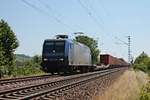 145-CL 204 (145 100-4) am 10.07.2015 mit einem Containerzug nach Aacehn West/Antwerpen bei Hügelheim auf der KBS 703 und fuhr gen Freiburg.