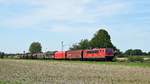 Die an DB Cargo vermietete Railpool 155 147 befindet sich mit einem gemischten Güterzug am 23.08.17 in Bremen-Mahndorf auf der Fahrt in Richtung Hannover.