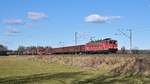 Railpool 155 206, vermietet an DB Cargo, mit gemischtem Güterzug in Richtung Osnabrück (Hüde, 20.03.2018).