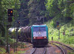 Die Cobra 2830  kommt aus Richtung Köln,Aachen-Hbf und fährt durch Aachen-Schanz mit einem Güterzug aus Köln-Gremberg(D) nach Antwerpen-Noord(B) und fährt in Richtung