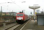 186 330-7 zieht am 28.12.2011 einen Kalkzug durch Saarbrcken Burbach