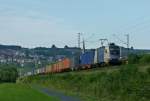 Taurus ES 64 U2 023 der WLB ist mit einem Containerzug am 05.07.2012 bei Wernfeld