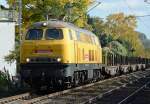 218 304-4 (Bahnbau Gruppe) mit Rungenwagen durch Bonn-Beuel - 23.10.2015