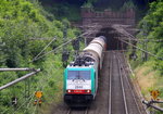 Die Cobra 2840 kommt aus dem Gemmenicher-Tunnel raus mit einem Güterzug aus Antwerpen-Noord(B) nach Köln-Gremberg(D)  und fährt nach Aachen-West und rollt die Gemmenicher-Rampe herunter