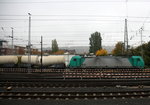 Die Cobra 2830 fährt mit einem Güterzug aus Kinkempois(B) nach Köln-Gremberg bei der Ausfahrt aus Aachen-West und fährt in Richtung