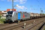 193 825  Monika  (Siemens Vectron) der VTG Rail Logistics als Kesselzug durchfährt den Bahnhof Schönebeck(Elbe) Richtung Magdeburg.