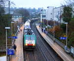 Die Cobra 2834 kommt durch Aachen-Schanz mit einem Kesselzug aus Antwerpen-BASF(B) nach Ludwigshafen-BASF(D) und kommt aus Richtung Aachen-West und fährt in Richtung