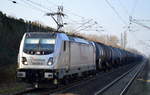 RHC 187 077-3 mit Kesselwagenzug (UN-Nr.: 30/1202 = Dieselkraftstoff oder Gasöl oder Heizöl (leicht)) am 20.02.18 Durchfahrt Bf.