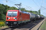 DB Cargo Deutschland AG mit  187 137  [NVR-Number: 91 80 6187 137-5 D-DB] und gemischtem Kesselwagenzug am 08.08.18 Bf. Berlin-Hohenschönhausen.