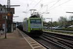 Durchfahrt am 02.04.2014 von Captrain 185 541-0 und einem Kesselwagenzug im Bahnhof von Orschweier Richtung Norden.