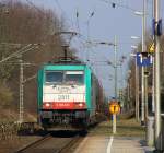 Die Cobra 2811  kommt  als  Umleiter die Kohlscheider-Rampe auf dem falschen Gleis hoch aus Richtung Neuss,Herzogenrath mit einem lagen Ölleerzug aus Basel-SBB(CH) nach Antwerpen-Petrol(B) und