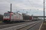 Beacon Rail/Crossrail 185 590-7 am 11.12.2016, als diese mit einem  T.T.S. -KLV durch den Bahnhof von Müllheim (Baden) in Richutng Norden fuhr.