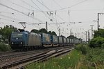 Durchfahrt am 10.06.2015 von Crossrail 185 535-2 mit einem  LKW Walter -KLV in Müllheim (Baden) gen Freiburg.