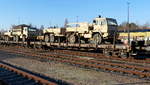 Lkw der US-Army auf einem Militärzug im Bahnhof Weiden 17.02.2019