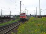 Die BR 155 240-5 wartete auf das grne Signal da gerade der RE 18 nach Cottbus durchgefahren ist.