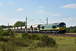 Class66 266 032-2 mit GATX 83 TEN 54 CZ-GATX Schüttgutwaggons, unterwegs in Richtung Schwerin.