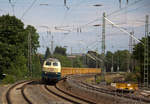 218 472-9 und 217 002-5 beide von DB kommen mit einem langen Schotterleerzug aus Stolberg-Gbf(Rheinland) nach Hannover und kammen aus Richtung Köln und  fuhren durch Eschweiler-Hbf in Richtung