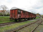 Zwei G-Wagen,auf dem Ladegleis,am 26.April 2023,in Fladungen.