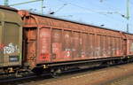 Zweiachsiger, großräumiger Schiebewandwagen der DB Cargo mit der Nr.
