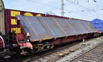 DB Cargo AG mit einem Drehgestell-Flachwagen (Schräglader) mit vier Radsätzen für den Transport von Großblechen bis zu einer Breite von 5,50 m mit der Nr.