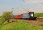 HCS Tiefladewagen und Begleitwagen in einem gemischten Gterzug Richtung Koblenz, bei Erbach (Rheingau); 02.09.2011