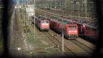 140 829 (rw) steht unter anderem mit 185 267 in der Abstellgruppe in Karlsruhe Gbf, 18.3.2008