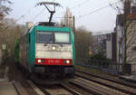 186 206-9 Ex Cobra 2814 von Railtraxx  kommt aus Richtung Aachen-West mit einem einem Autozug aus Belgien nach Sankt-Valentin(A) und fährt durch Aachen-Schanz in Richtung