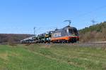 182 504 Hectorrail mit einem vollen Autologistiker bei Harrbach am 06.04.2018
