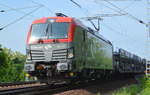 PKP Cargo mit EU45-501/193-501 (NVR-Number: 91 51 5370 013-2 PL-PKPC] und PKW-Transportzug (leer) Richtung Polen am 17.05.18 Berlin-Wuhlheide.
