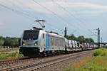 Mit dem DGS 47004 nach Lahr (Schwarzw.) fuhr am 22.07.2017 die Rpool/BLSC 187 007-0 bei Buggingen durchs Markgräflerland in Richtung Zielbahnhof.