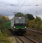 193 832 von der Rurtalbahn  kommt als Umleiter aus Richtung Aachen-West mit einem Autoleerzug aus Belgien nach Passau  und fährt durch Kohlscheid in Richtung Herzogenrath,Mönchengladach.