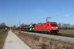 185 378 mit einem Autozug aus München kommend am 3. März 2022 bei Übersee am Chiemsee.