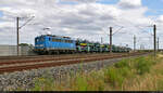 140 801-2 (140 047-9) zieht millionenschwere Güter durch Benndorf (Kabelsketal) Richtung Halle (Saale).

🧰 Eisenbahn-Bau- und Betriebsgesellschaft Pressnitztalbahn mbH (PRESS)
🕓 15.7.2022 | 15:05 Uhr