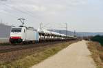 185 636-8 mit einem Autotransportzug von Regensburg Richtung Nürnberg bei Pölling, 03.03.2014