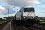 TXL 185 540-2  Kassel Huskies/Oma Liesel  am 25.06.2014 auf der Donaubrücke bei Mariaort mit einem ARS Altman Autozug.