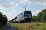 Ein Vecton von EGP legt sich bei Eitensheim mit seinem Ganzzug mit neuen VWs in die Kurve. An diesem 08.08.2016 ist in kurz Ingolstadt erreicht.