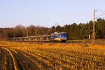 Im schönen Winterlicht zieht 140 759-2 ihren leeren Autozug nach Bremen. Aufgenommen vor Bahnhof Stubben. 29.12.16