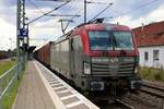 193 506 (Siemens Vectron) von PKP Cargo als Containerzug durchfährt den Bahnhof Helmstedt Richtung Magdeburg.