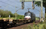 Diese ES 64 U2-005 der MRCE bei der Durchfahrt in Höhe Bardowick, bei besten Regenwetter. 12.09.2017