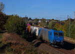 Die 185 509 in blau, silber am Containerzug von Hof nach Hamburg. Aufgenommen am 5.10.2018