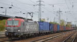 PKP CARGO S.A. mit  EU46-505  [NVR-Number: 91 51 5370 017-3 PL-PKPC] und Containerzug am 04.10.18 Bf. Flughafen Berlin-Schönefeld.