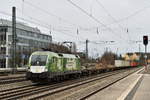 1016 023  Green Points  am 4. März 2019 mit einem Containerzug in München Heimeranplatz Richtung Laim.