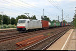 Containerzug mit 185 637-6 der Macquarie European Rail Ltd, vermietet an die ITL Eisenbahngesellschaft mbH (ITL), durchfährt den Bahnhof Schwarzenbek auf der Bahnstrecke Berlin–Hamburg (KBS 100) Richtung Hamburg.
[5.8.2019 | 13:26 Uhr]