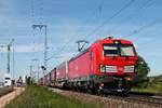 Am Nachmittag des 22.05.2019 fuhr 193 373 mit einem langen und bunten Containerzug nach Italien nördlich von Müllheim (Baden) über die Rheintalbahn in Richtung Überholgleis von Müllheim, um dort von ICE´s überholt zu werden.