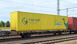 Zweiachsiger Containertragwagen vom slowakischen Einsteller AWT Rail SK a.s mit der Nr. 23 RIV 56 SK-AWTSK 4425 020-3 Lgs in einem Containerzug am 08.09.20 Bf. Golm (Potsdam). 