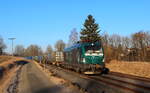 Die grüne 248 007 im Dieselbetriebmodus bei Schwarzenbach/Saale mit dem Tchibocontainer nach Hof am morgen des 10.03.2022. 