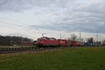 120 120-1 mit einem Containerzug in Hamm-Neustadt (06.03.2023)