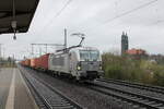 METRANS 383 418-1 mit einem Containerwagenzug Richtung Dresden Hbf, am 14.04.2023 in Dresden-Strehlen.